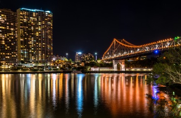 A wider view of the Story Bridge